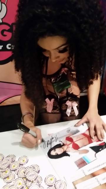Aaliyah Hadid signing photos
