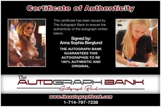 Anna Sophia Berglund signing photos