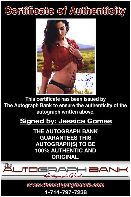 Jessica Gomes signing photos