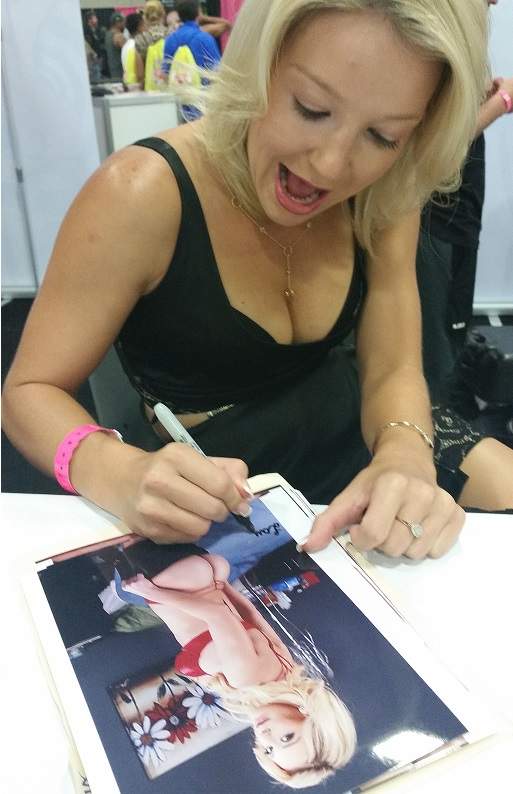 Laura Bentley signing photos