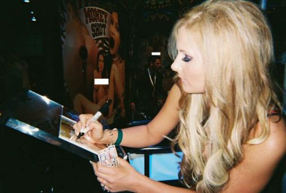 Phoenix Marie signing photos