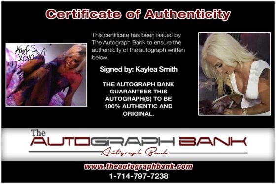 Kaylea Smith signing photos
