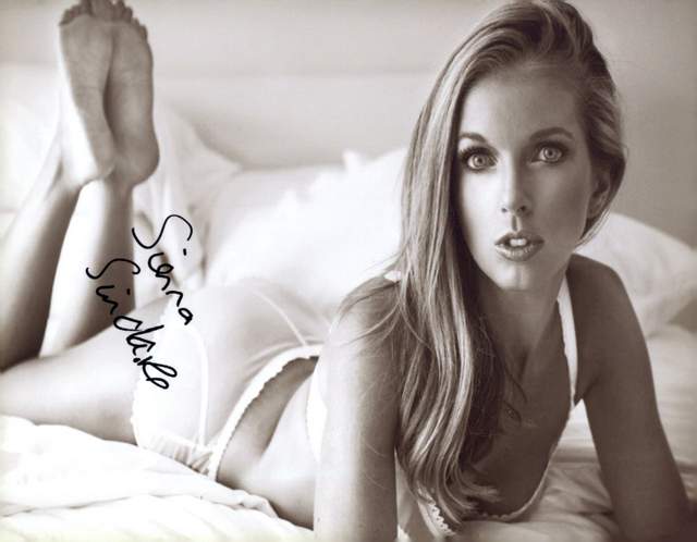 Sienna Sinclaire signed 8x10 poster
